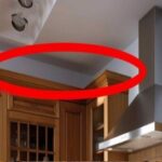 Un panneau décoratif de baignoire est tombé pendant que mon mari était en voyage d’affaires – Ce que j’ai trouvé sous la baignoire m’a fait pâlir