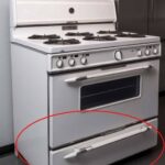 Voici pourquoi vous devez toujours laisser un verre retourné et un morceau de papier dans l’évier avant de partir en vacances